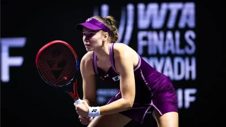 Elena Rybakina tiến gần tới tấm vé vào bán kết WTA Finals